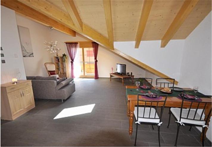 ラウターブルンネンCharming Penthouseアパートメント 部屋 写真